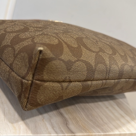 Coach Bag Signature Monogram Crossbody - Picture 8 of 17